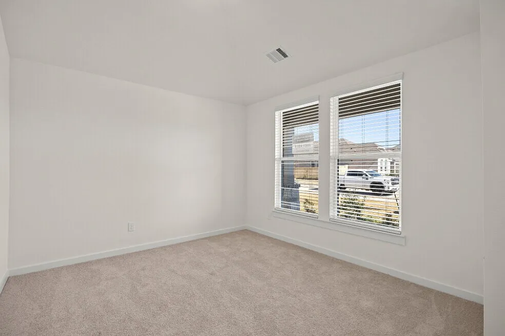 4 bed, 1860 sqft, $2,900 — Photo 3