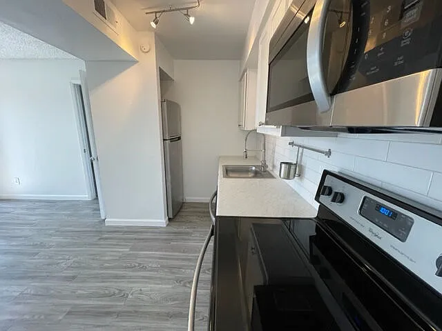 1029 S Wilson St — Photo 1