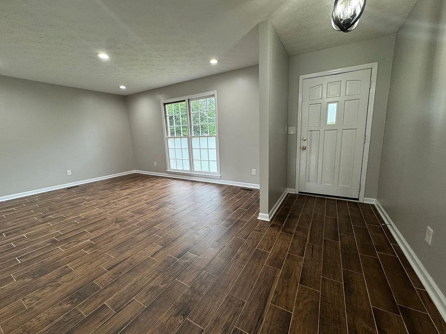 4 bed, 1.5 bath, 1778 sqft, $1,895 — Photo 2