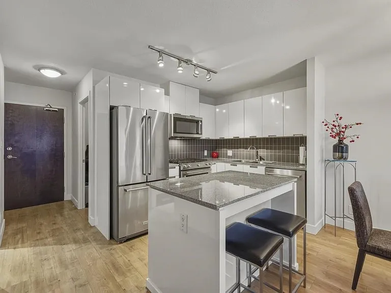151 W 2nd St #1102 — Photo 3