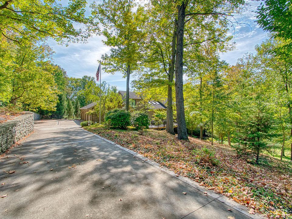 1st image of 903 Squire Oaks Dr