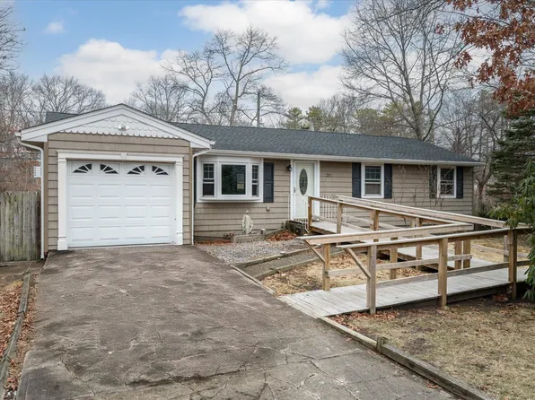 281 Easton Street, Ronkonkoma, NY 11779