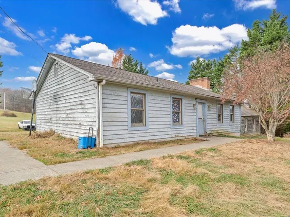 68 Old Sawmill Rd, Blue Ridge, VA 24064