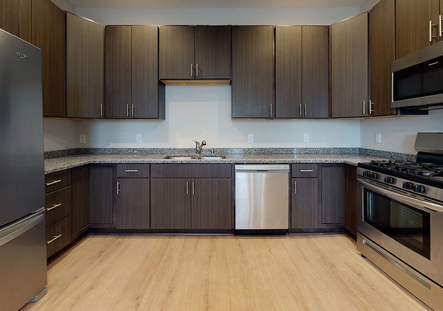 501 6th St SE — Photo 3