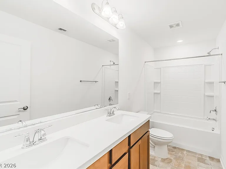 638 Great River Ave — Photo 25