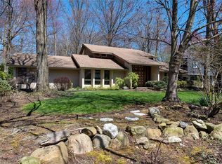 31024 Huntington Woods Pkwy, Bay Village, OH