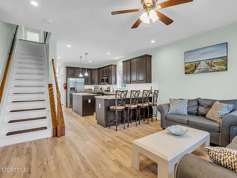 329 Franklin Ave — Photo 5
