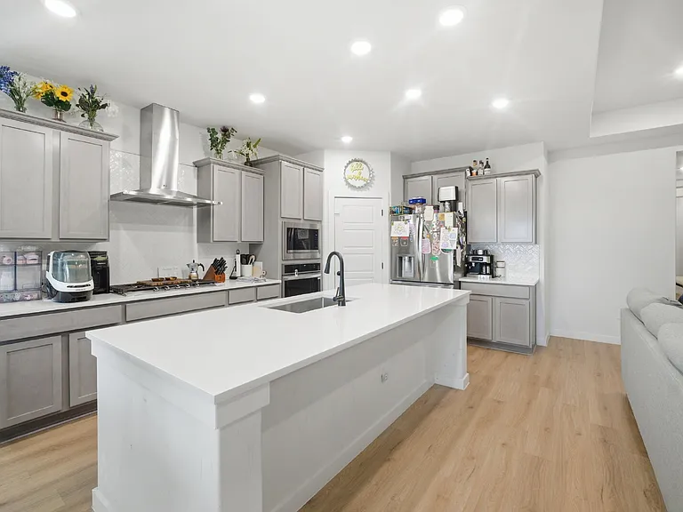 15592 Jake Xing — Photo 5