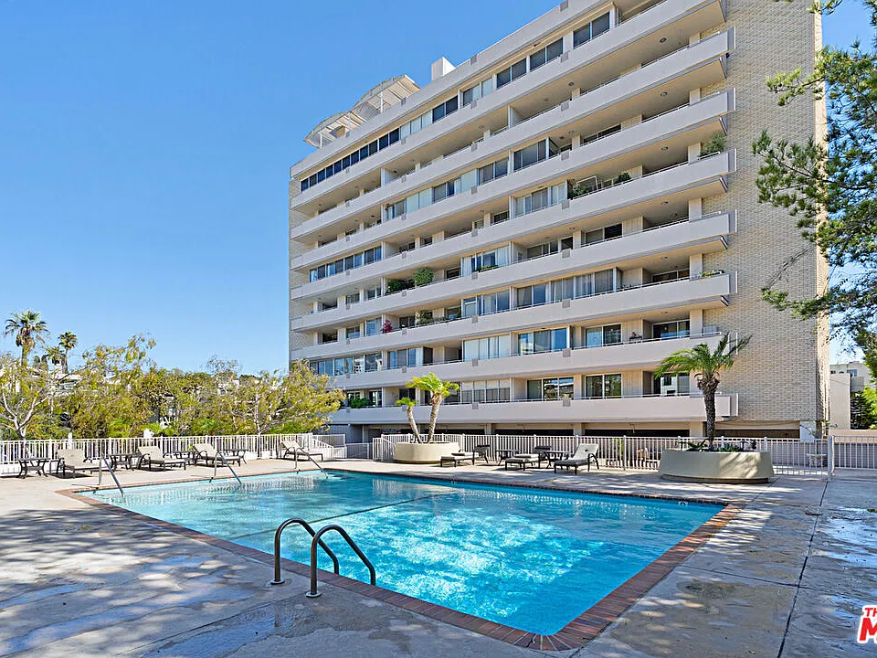 1333 S Beverly Glen Blvd #302