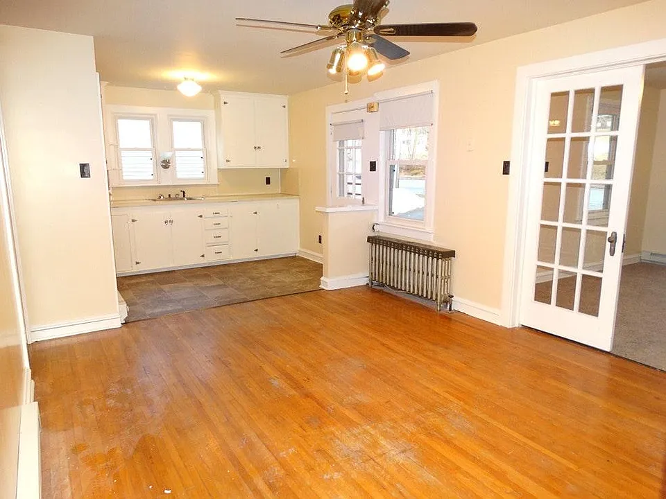 Dining Area & Kitchen