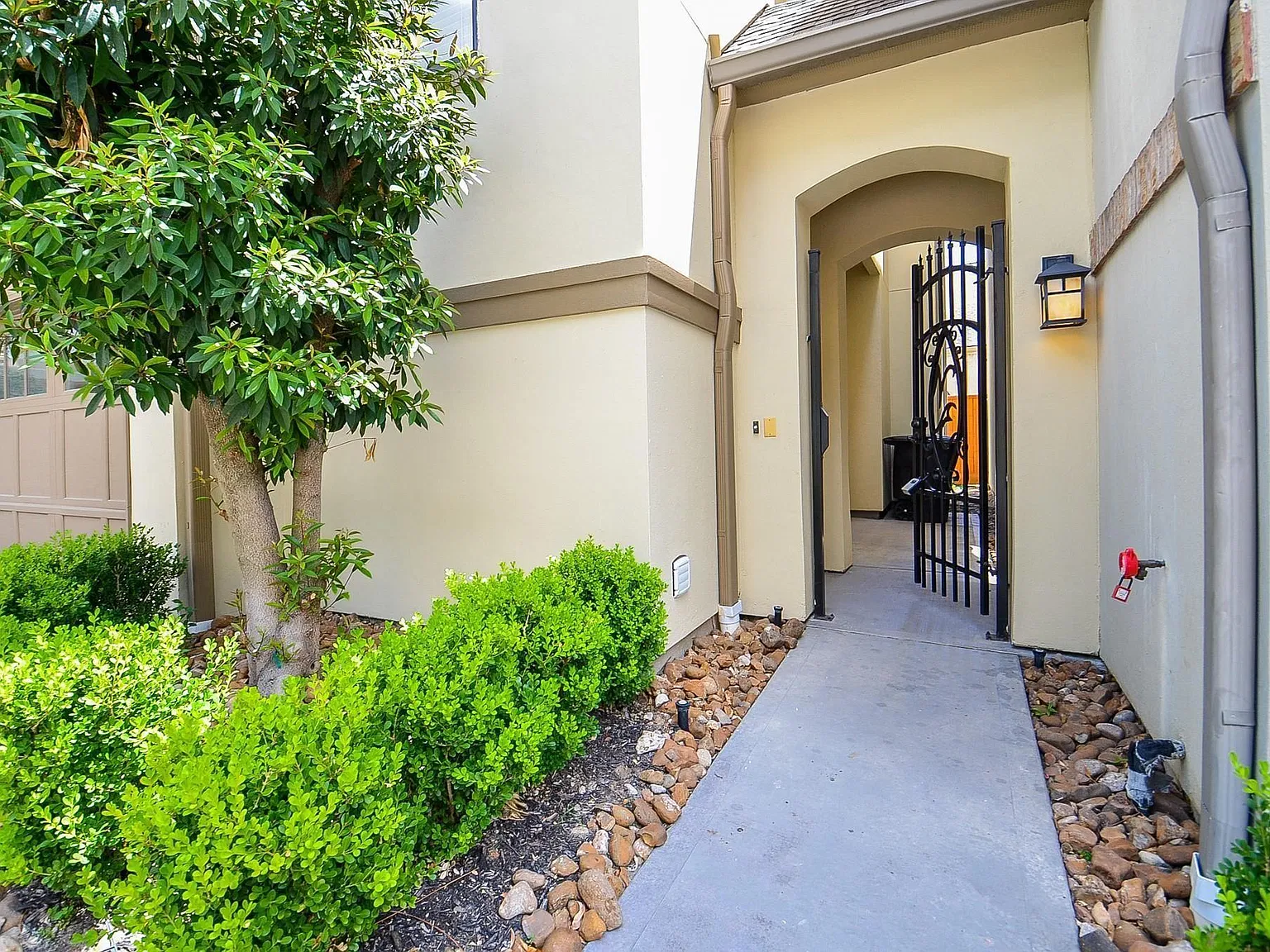 4 bed, 3.5 bath, 3412 sqft, $5,490 — Photo 4
