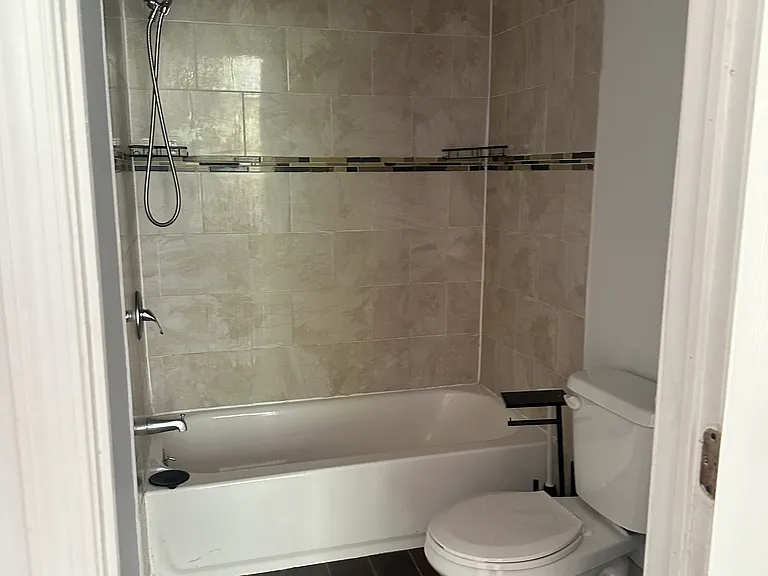 1033 Chestnut St #2 — Photo 3