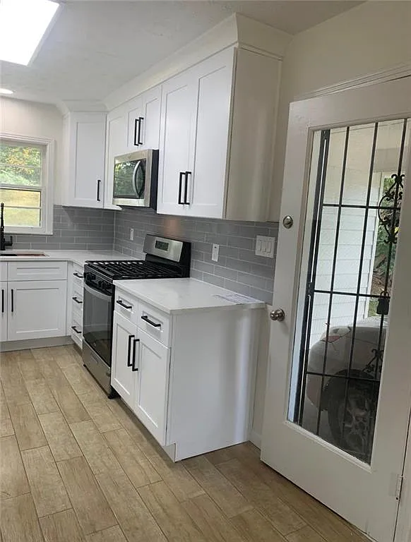 3 bed, 1.0 bath, 1016 sqft, $1,800 — Photo 3