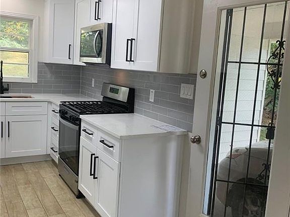 3rd image of 1187 Ellington Dr