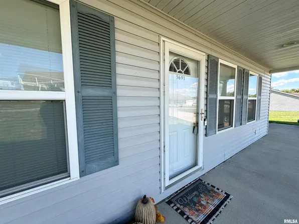 5691 Silver Fox Dr, Carterville, IL 62918