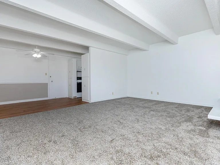 Villa Apartments — Photo 22