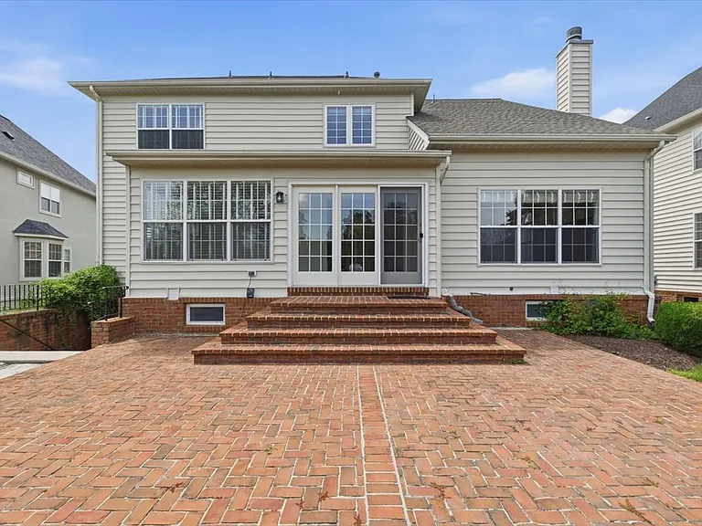 20242 Hidden Creek Ct — Photo 38