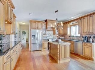 5 Lorali Way, Monroe Township, NJ 08831