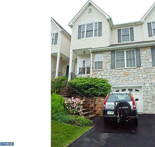 1st image of 4 Lincoln Dr