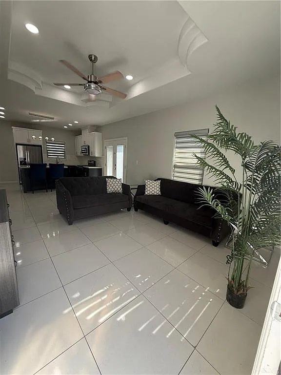 3 bed, 2.0 bath, 1025 sqft, $1,400 — Photo 2