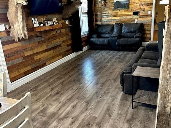 3rd image of 809 Avenue L