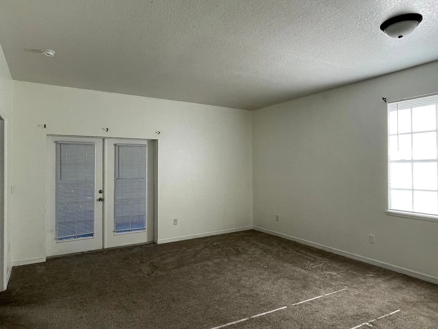 3 bed, 1212 sqft, $1,800 — Photo 1