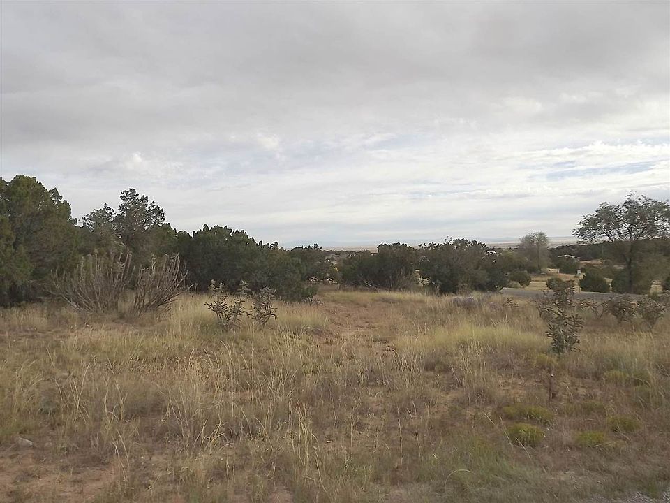 2nd image of 3 Lomas Dr