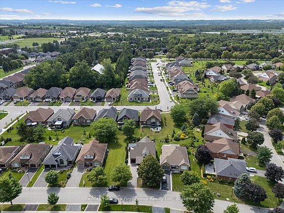 5th image of 64 Waterbury Cres