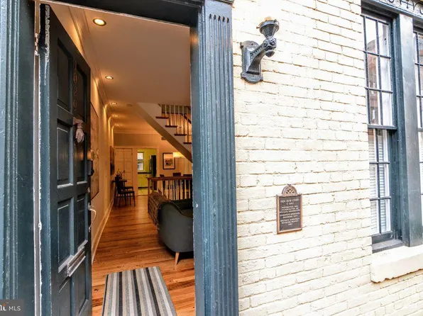 1029 30th St NW, Washington, DC 20007