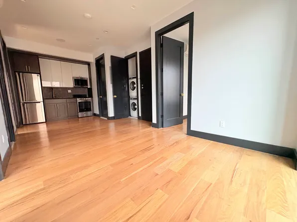555 4th Avenue image 1 of 8