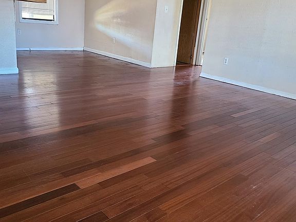 2nd image of 5318 Dianthus St