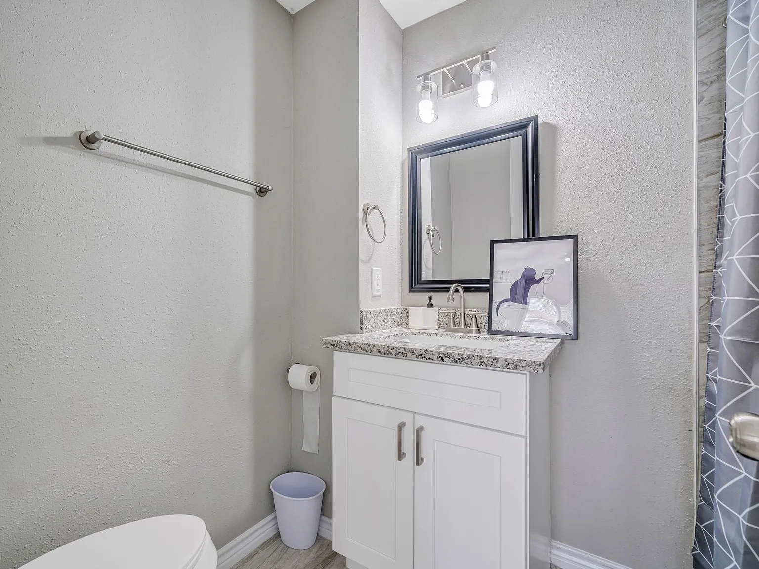 4 bed, 4.0 bath, 2400 sqft, $698 — Photo 3