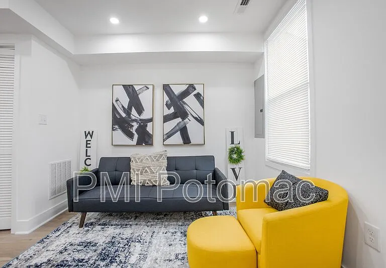 702 19th St NE — Photo 7
