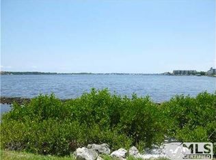 54 Relaxed Cir, Hypoluxo, FL 33462