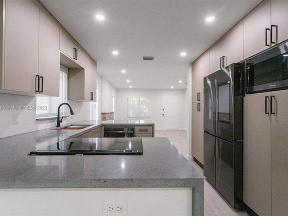 5th image of 850 NE 127th St