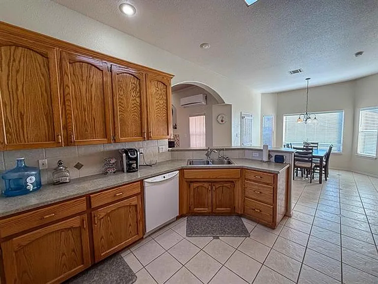 2409 Saguaro Loop — Photo 11