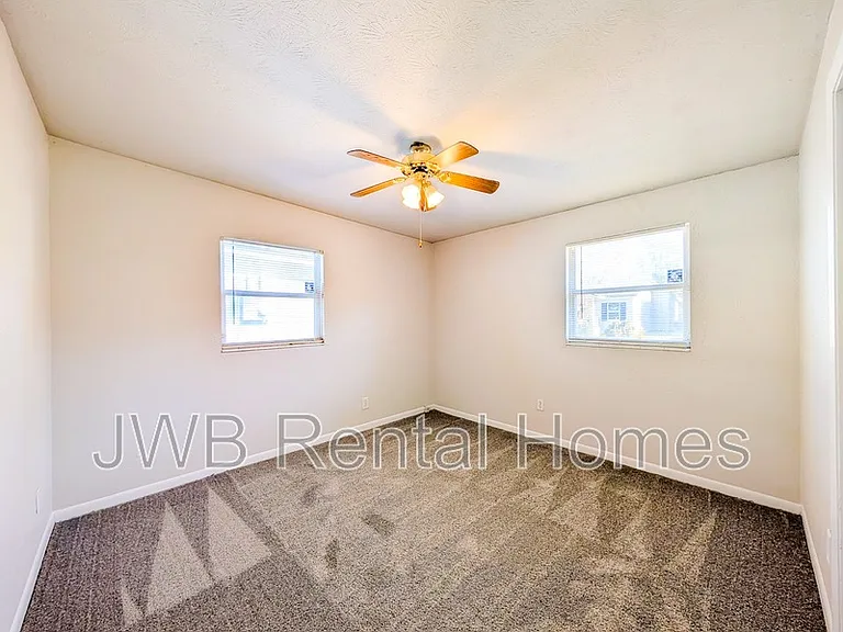 662 Melba St — Photo 8