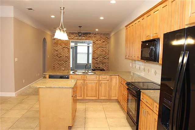 817 Decatur St — Photo 5