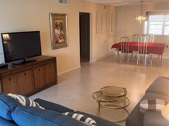 2nd image of 4301 Martinique Cir #4301L2