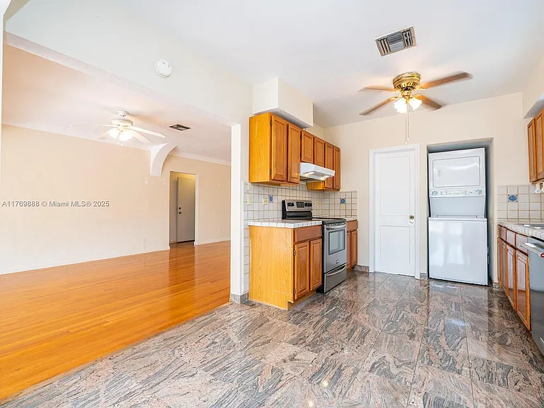 9441 Byron Ave — Photo 27