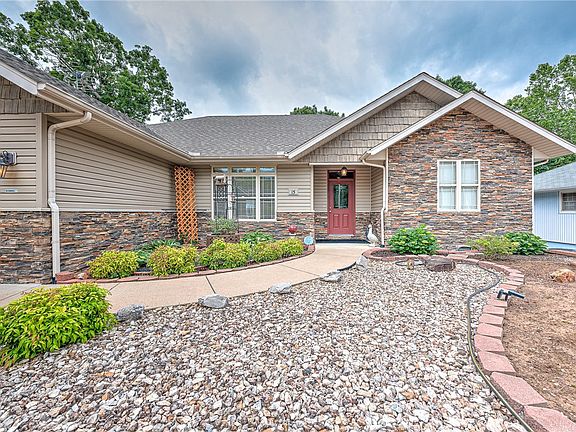 2nd image of 15 Cullen Hills Dr