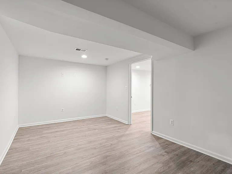 109 Devon Ct — Photo 29