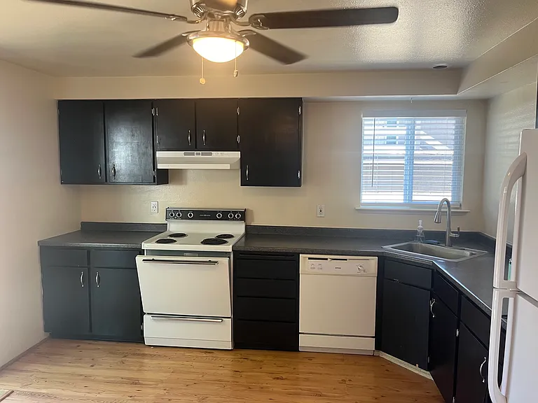 Twin Cir — Photo 2
