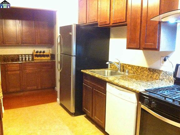 3rd image of 2836 Stephen Dr