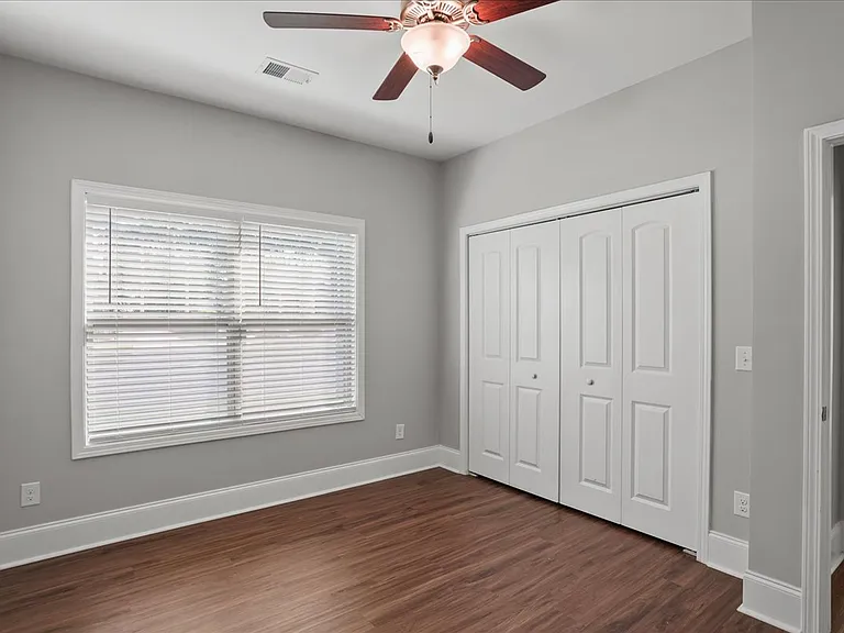406 Senate St — Photo 11