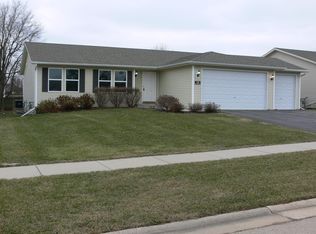 7280 Pleasant View Dr, Machesney Park, IL 61115