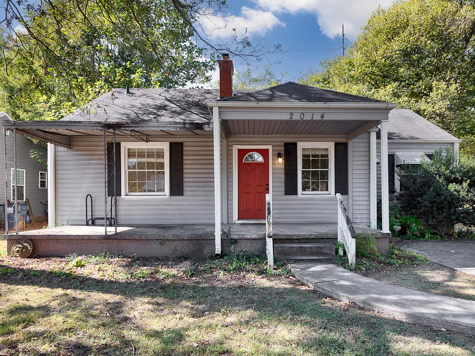 2014 Stanford Dr SW