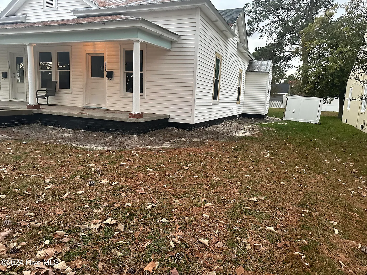 2 bed, 1.0 bath, $900 — Photo 1