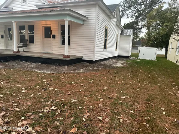 423 Snow Hill St, Ayden, NC 28513