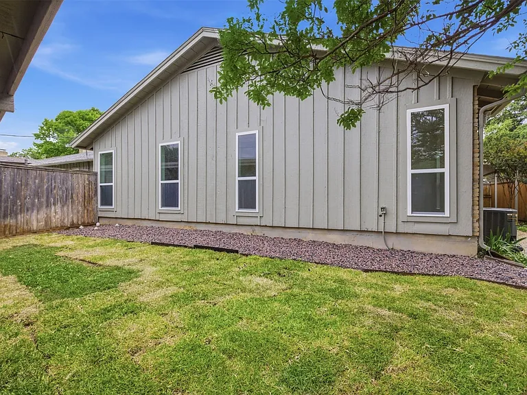 7515 Meadow Oaks Dr — Photo 21